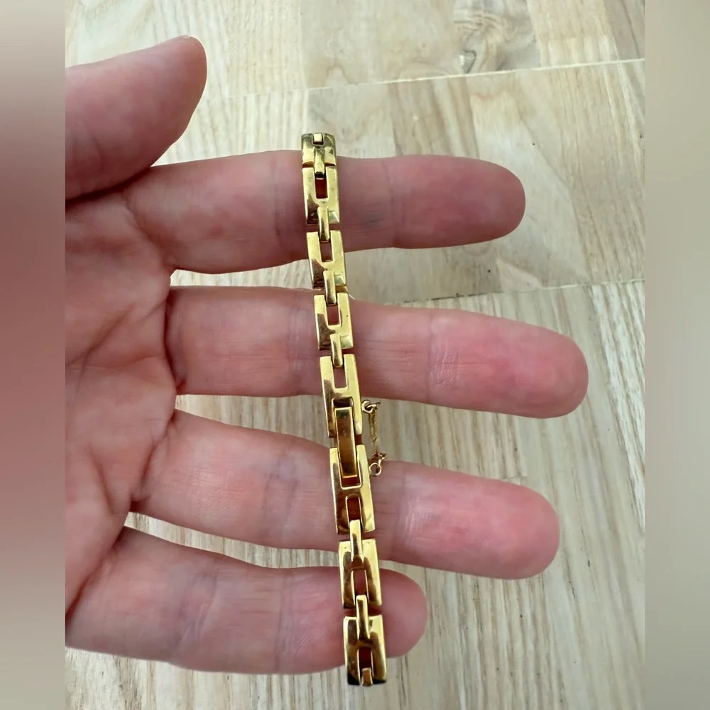 Lemann for black hills gold ladies black dial gold tone watch NEW BATTERY